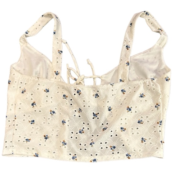 Windsor Women's White and Floral Front Lace Up Top Size Medium - Picture 3 of 11